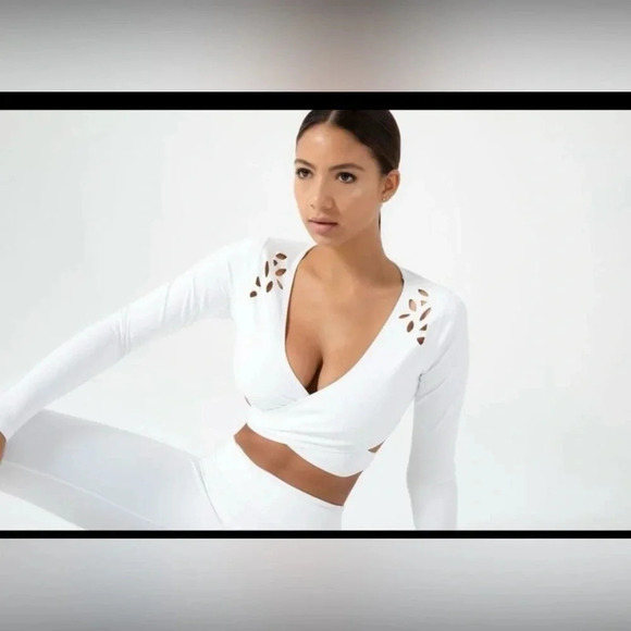 GIGI C White Tina Laser Cut Front Tie /Wrap Long-Sleeve Top NEW Medium - Picture 3 of 7